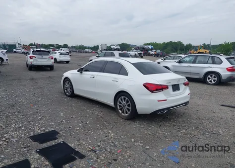 2019 Mercedes-Benz A 220 4Matic z USA, uszkodzony, nr VIN WDD3G4FB0KW022398